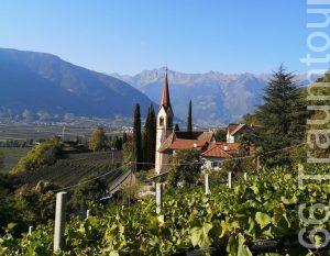 Pfarrkirche_Burgstall Pfarrkirche Burgstall bei Meran